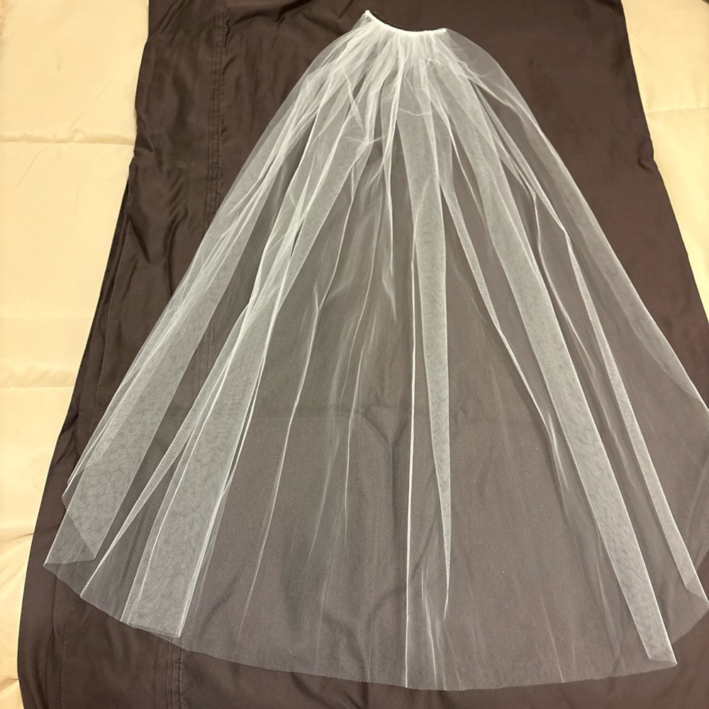 Elegant White Bridal Veil